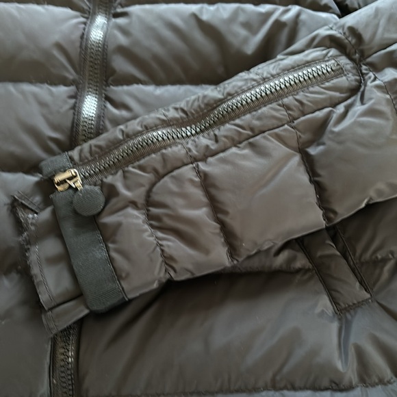 Moncler black short puffer with zip cuffs - Picture 10 of 16